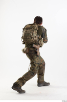  Photos Frankie Perry Army KSK Recon Germany Poses aiming the gun crouching whole body 0005.jpg
